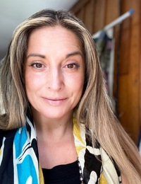 Laura Cook null