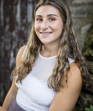 Book an Appointment with Alexandra Holmes for Therapy